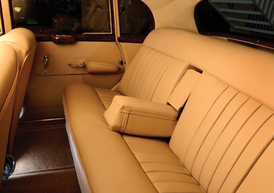  Mercedes-Benz 300 Sliding-Roof Limousine 1952 года  (фото 4 из 17)